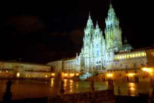 Plaza del Obradoiro de noche (fotografía cedida por Turismo de Santiago)