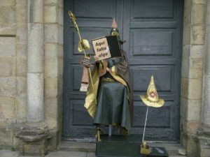 A person dressed up with a costume of the Santiago Apostol and the Códice Calixtino in his hand