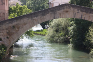 Puente Picudo en Estella, parada del camino francés en bici
