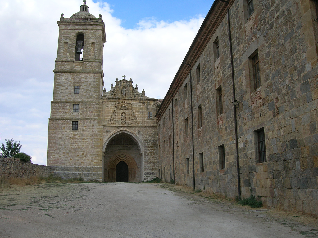 Portada del Monasterio de Irache (fotografía cedida en Flickr por José Antonio Gil Martínez bajo las siguientes condiciones)