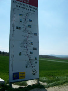Cartel indicativo del Camino de Santiago situado en la frontera de la Rioja y Castilla y León
