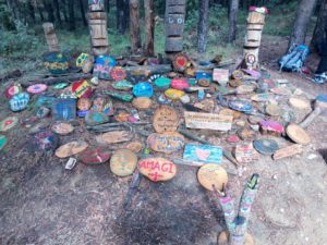 Decorations made by pilgrims in "The oasis road", Montes de Oca