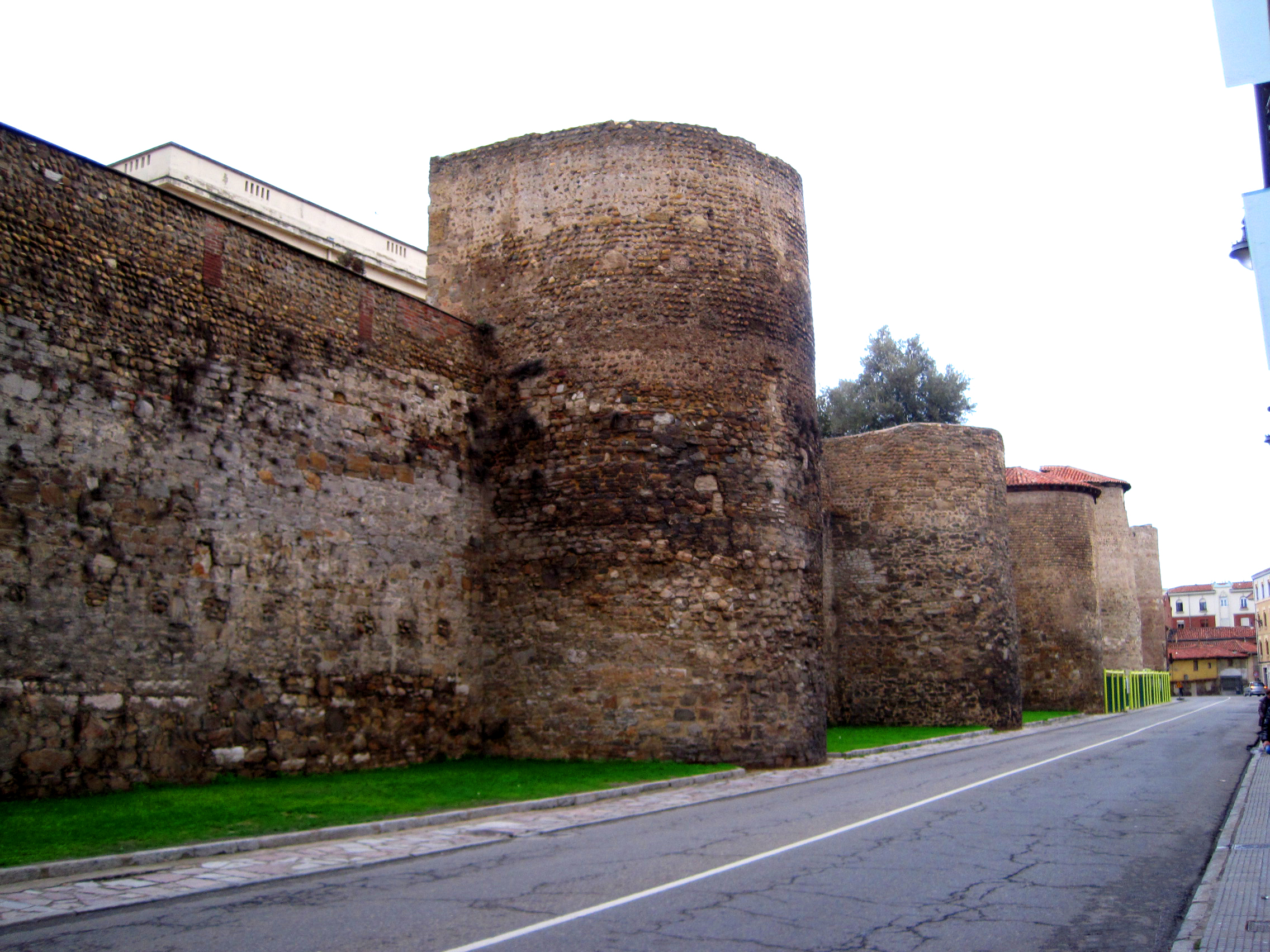 León Walls made of stone