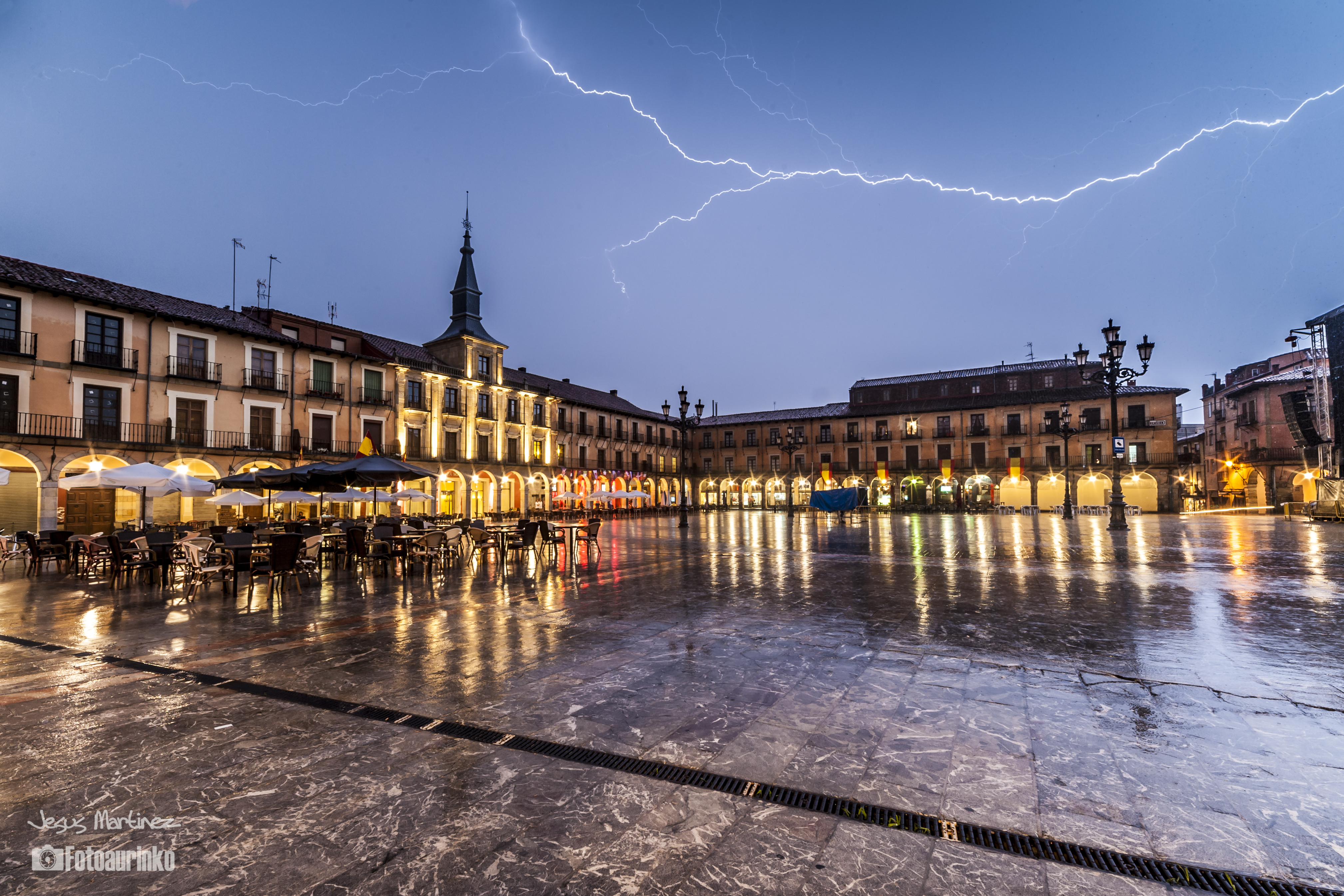 Leon Mayor Square in a storm day