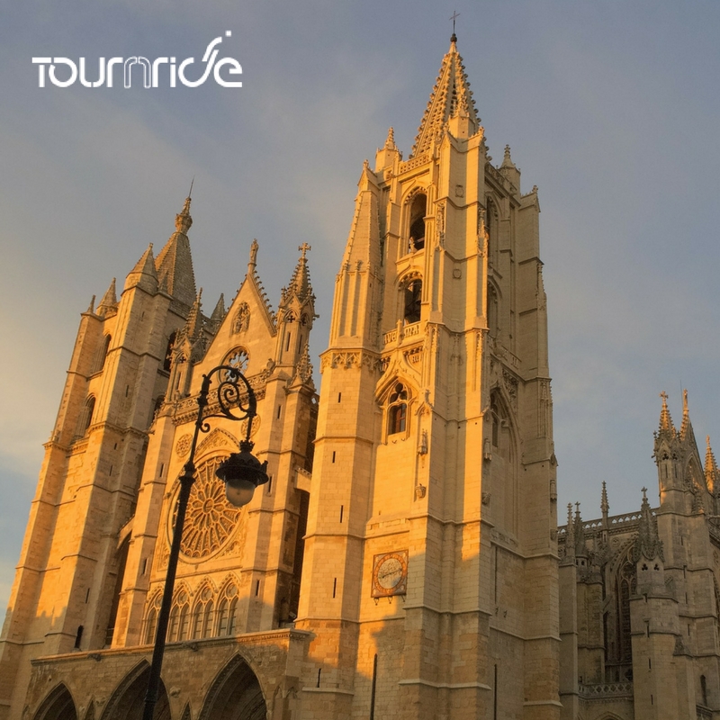 La catedral de León, espectacular al atardecer.